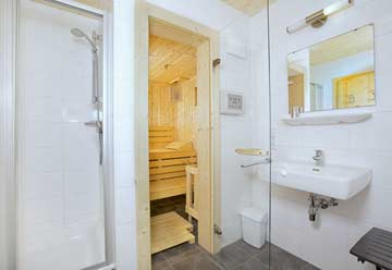 Badezimmer mit Sauna