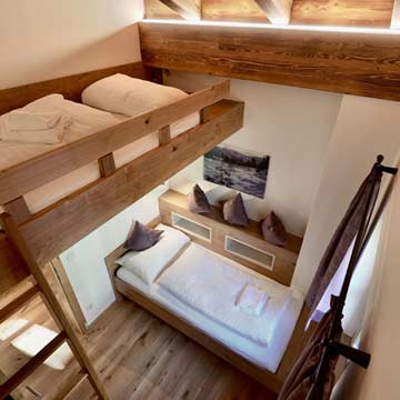 2-Bett-Zimmer mit Einzel- und Hochbett