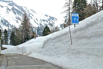 Beginn des Skiweges zur Skipiste / Kehrkopfbahn (Aufnahme im April!)