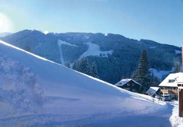 Blick auf die 4-Berge-Skischaukel direkt bei der Skihütte Schladming-Dachstein
