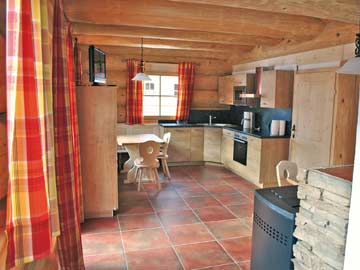 Chalet Oetz - sehr schöner Wohnraum mit offener Küche und SAT-TV
