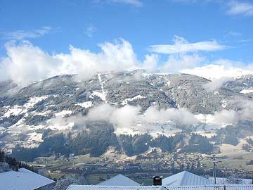 Herrlicher Blick auf das Zillertal und das Skigebiet Hochzillertal (Kaltenbach-Hochfügen)