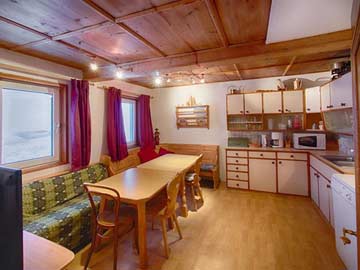 gemütliche Wohnküche in der Ferienwohnung Mayrhofen 10 Personen