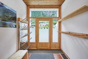 Eingangsbereich mit Garderobe und Skischuhwärmer