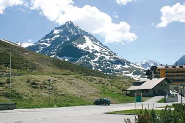Blick auf die Hütte Kühtai (rechter Bildrand) und Kühtaier Zwölferkogel 2988 m