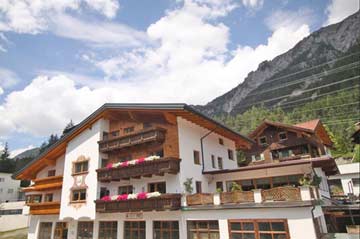 Ferienwohnung für große Gruppen bei St. Anton am Arlberg