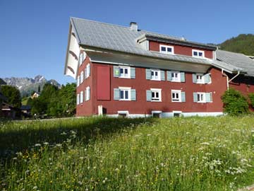 Gemütliches Ferienhaus mit 5 Schlafzimmern in Hirschegg