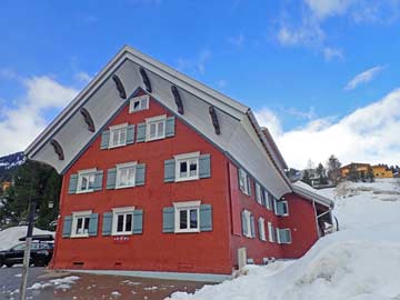 Gemütliches Ferienhaus mit 5 Schlafzimmern in Hirschegg im Winter