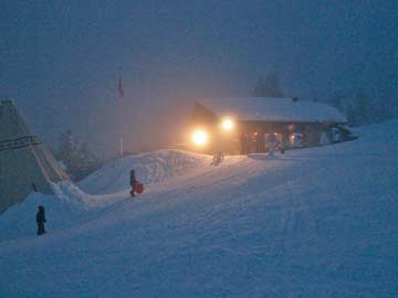 Ziel der Rodelpartie: das gemütliche Bergrestaurant unterhalb der Skihütte Flims