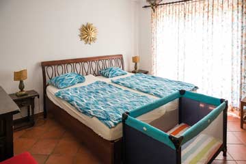 Schlafzimmer 1: 2-Bett-Zimmer mit Doppelbett