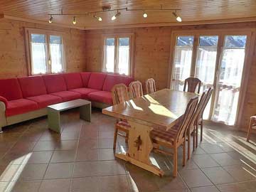 Saas Fee Chalet mit 5 Schlafzimmern- Wohnraum mit Esstisch