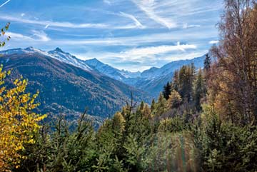 Ausblick auf die Walliser Alpenregion die in bester Pistenlage liegt, im größten Skigebiet der Schweiz