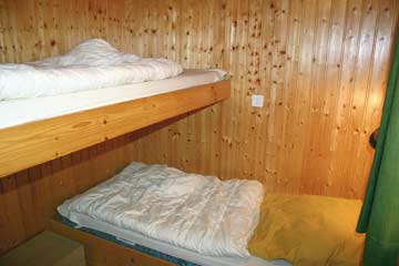 Schlafzimmer mit Einzel- und Hochbett