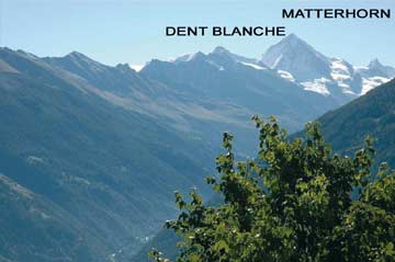 Herrlicher Blick vom Ferienhaus Les Masses auf Dent Blanche und Matterhorn
