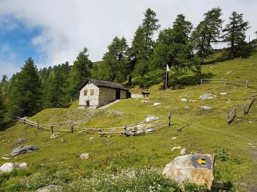 Ski- und Berghütte Bruson: unsere Hütte mit schöner Steinfassade