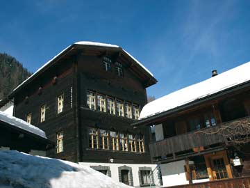 Gruppenhaus Wiler - in der Wintersonne