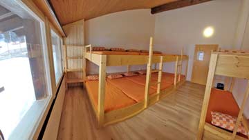 Hütte Engelberg - vom Bett direkt auf die Skipiste: der 10-Bett-Schlafraum