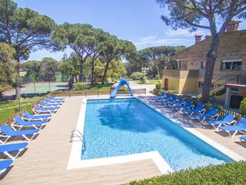Wunderschönes Ferienhaus mit Pool und Tennisplatz bei Girona